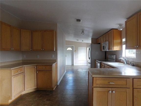 3rd image of 12829 Hawk Hill Dr