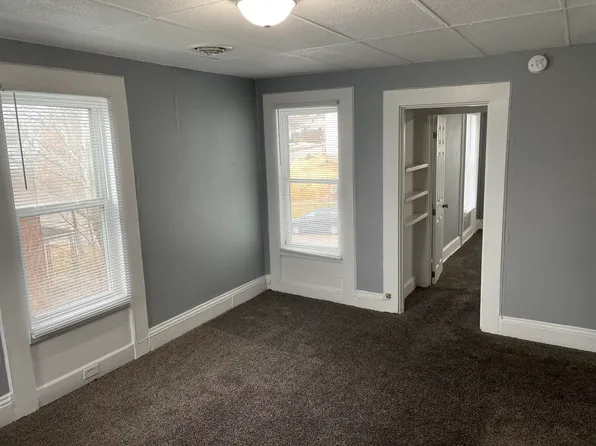 210 S Woodlawn Ave #B, Burlington, IA 52601