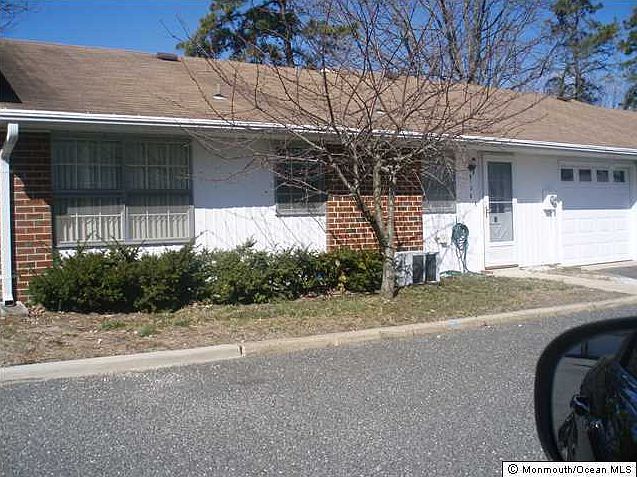 1st image of 815 Balmoral Court #B