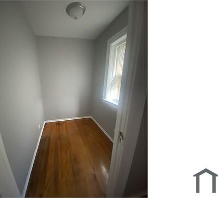 4th image of 6922 S Oglesby Ave #2221