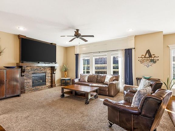2nd image of 1702 Bay Ct