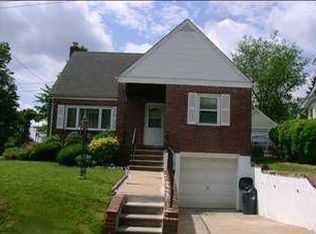 4 Oakdene Ave, Teaneck, NJ 07666