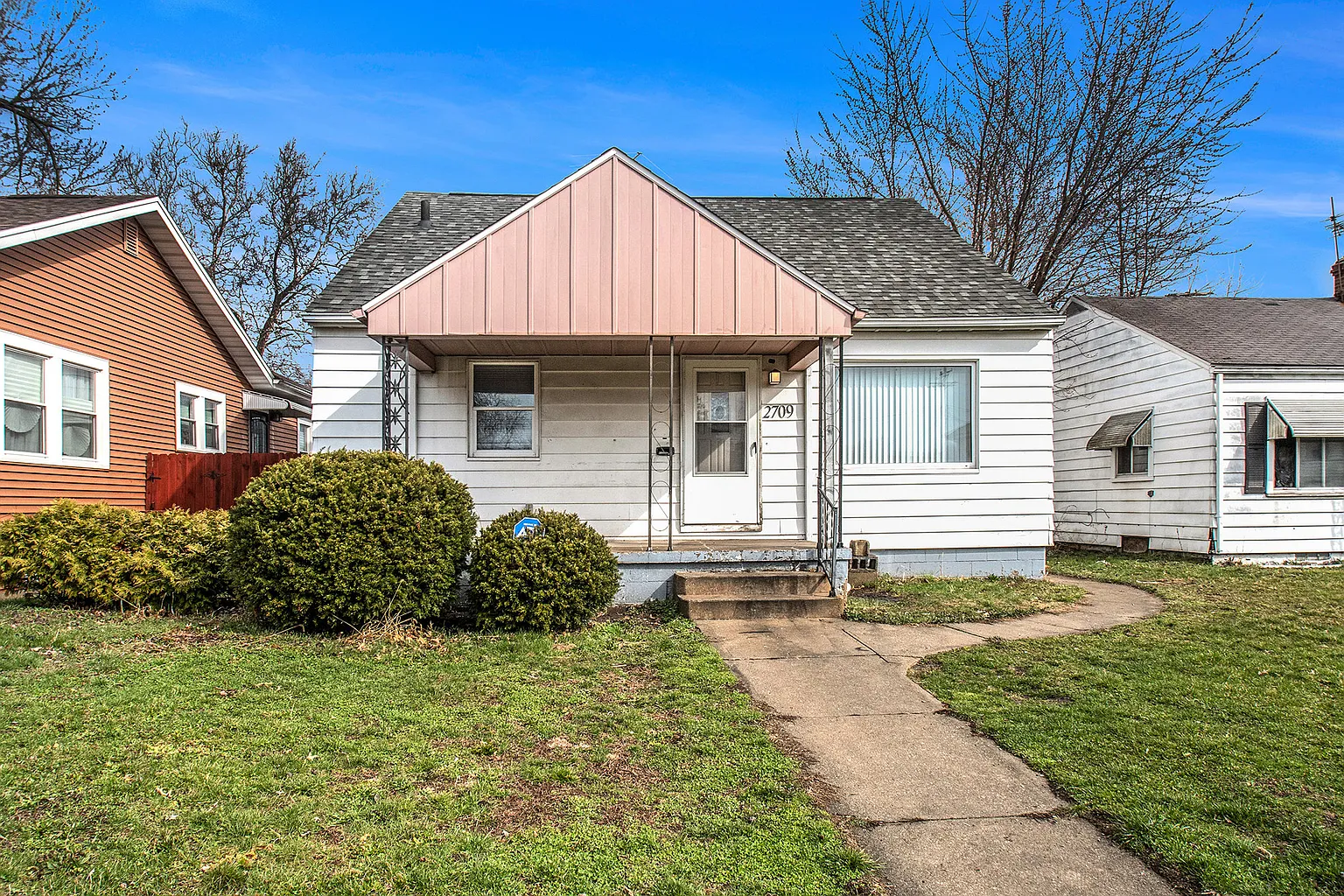 2709 Hartzer St photo 1