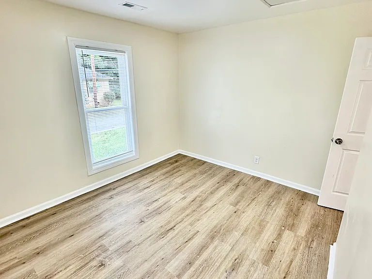 2228 Tate St — Photo 14