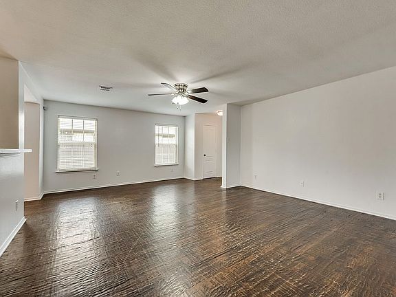 3rd image of 2165 Lone Pecan Dr