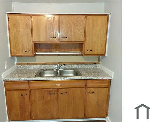50 Poplar St — Photo 6