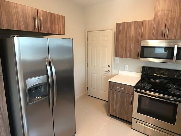5th image of 401 Newport Ave APT 2