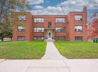 2128 Harris Cres #7, Burlington, ON L7R1G4