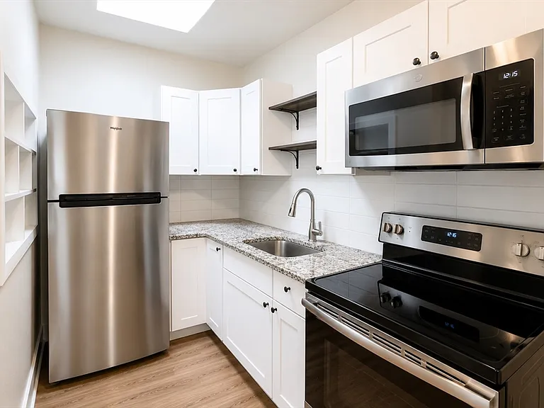 39 Willow St #4 — Photo 4
