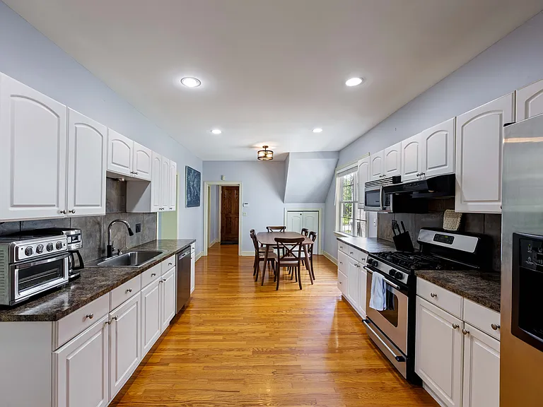 4009 Locust St — Photo 10