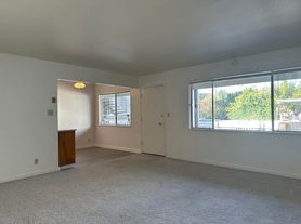 1372-1376 Creekside Dr.