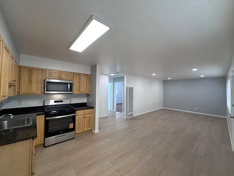 3806 39th Ave — Photo 3