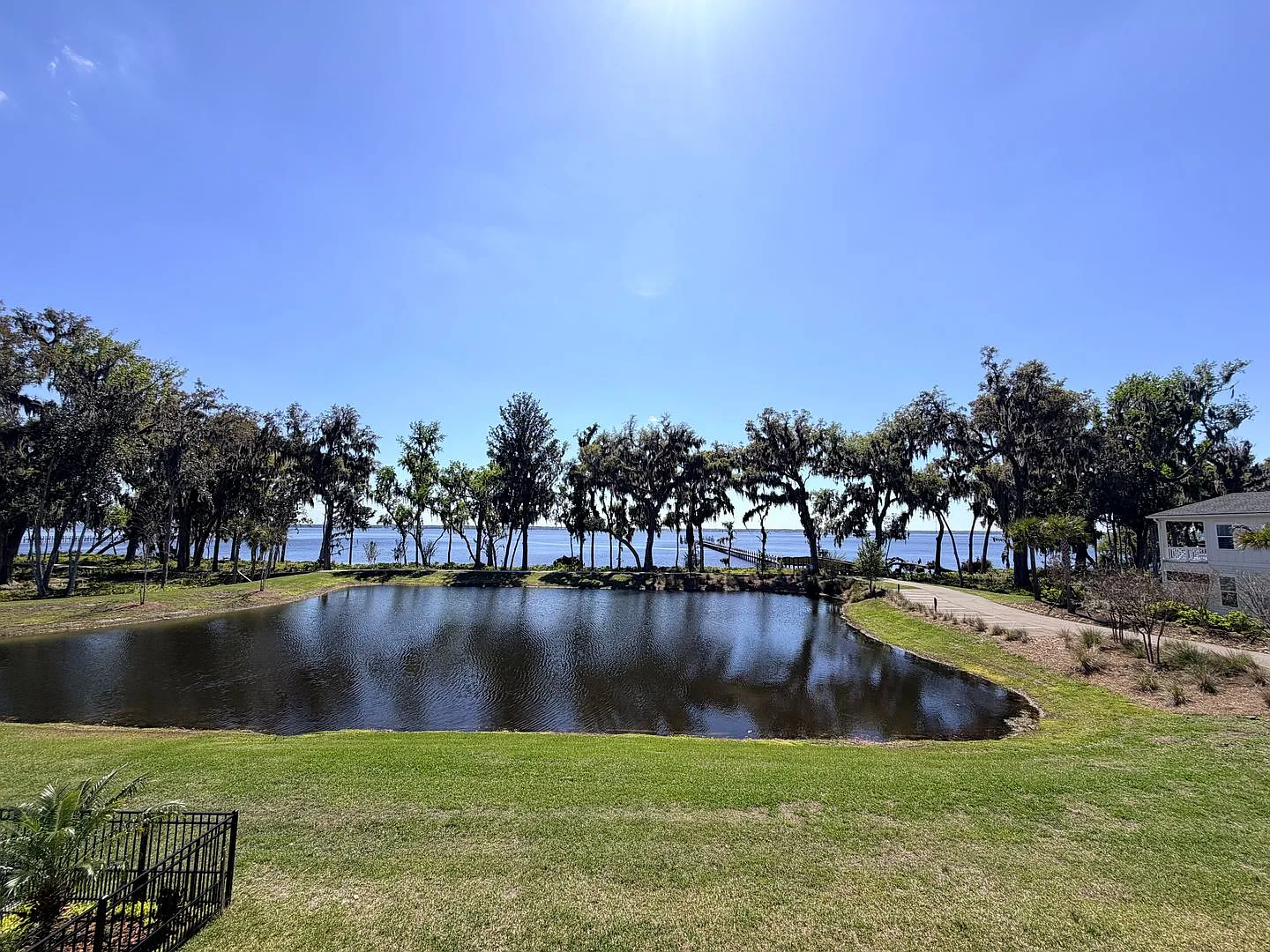 Riverfront View 3BR/2.5BA Luxury Townhome — Photo 2