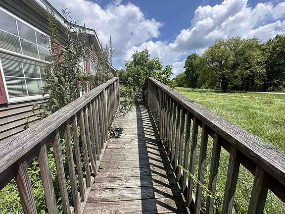 5th image of 27 Charlie Brown Rd