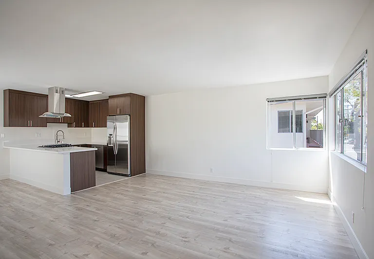 377 W Lexington Dr #9 — Photo 3