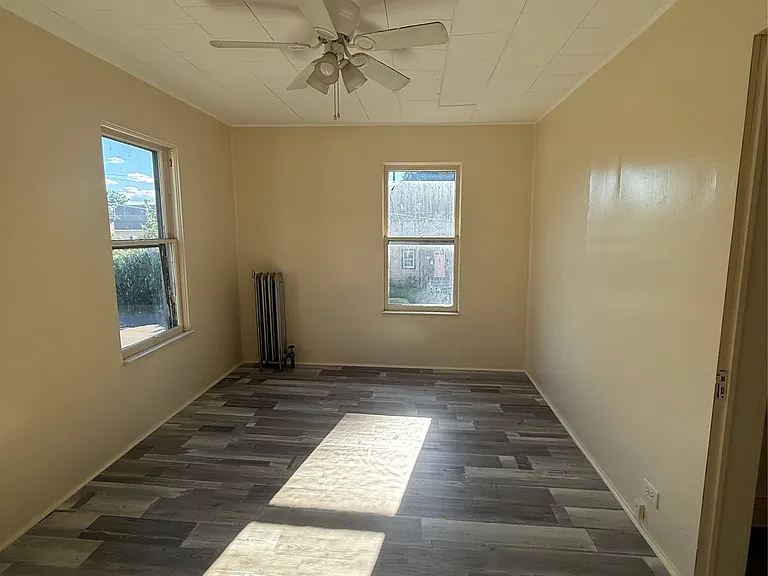 64 Louisa St #1 — Photo 2