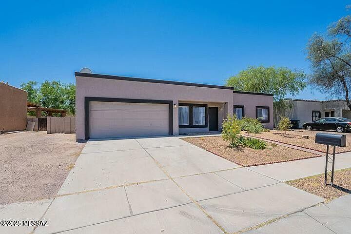 1st image of 217 W Calle Primer Hogar