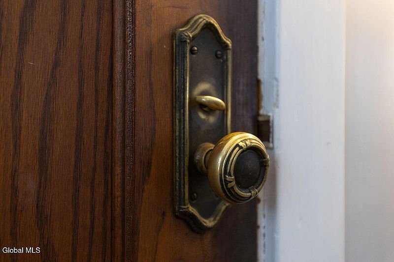 3rd image of 417 Cora Street