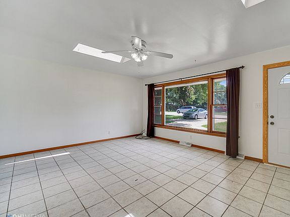 5th image of 988 N Highland Ave