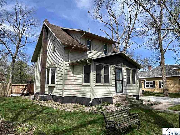 4th image of 213 Broadway Ave