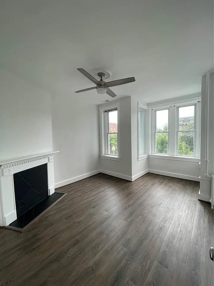 2 bed, 750 sqft, $2,499 — Photo 3