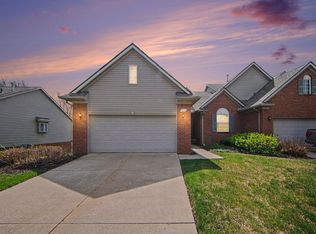 2672 Ambassador Dr, Ypsilanti, MI 48198