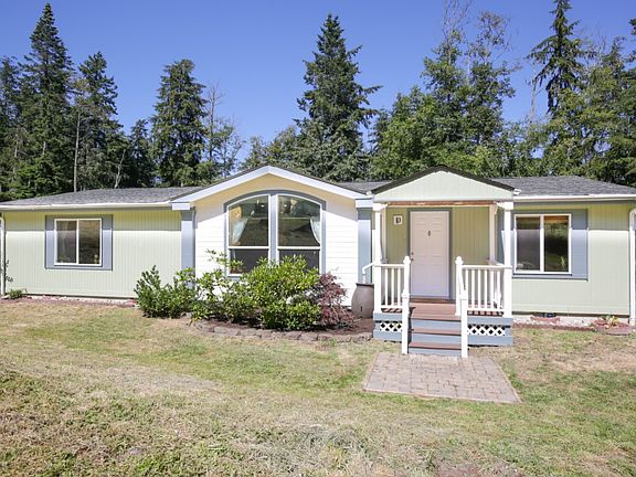 3rd image of 2556 Lake Forest Dr
