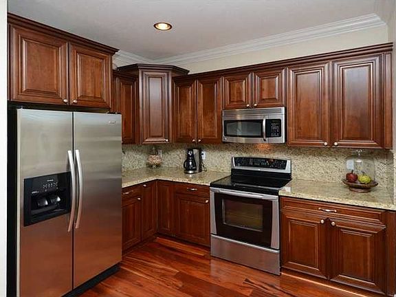 5th image of 1063 Chenille Cir