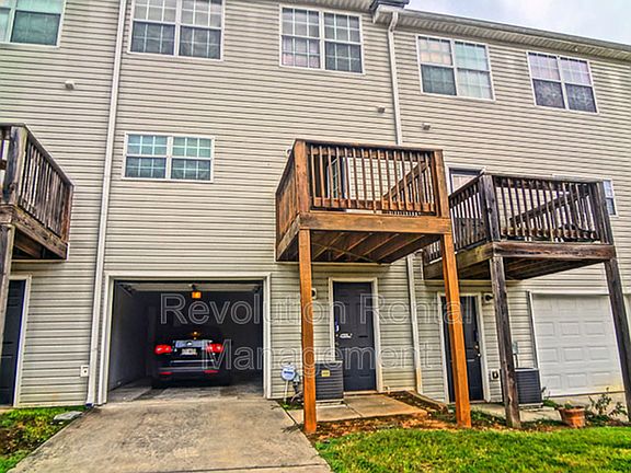 2nd image of 121 Hawkeye Ln