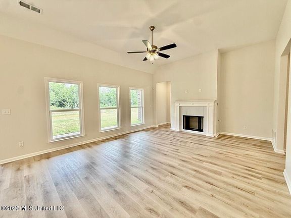 3rd image of 1040 Great Glen Dr