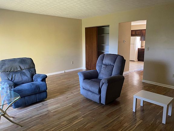 3rd image of 4744 Moreland Dr W