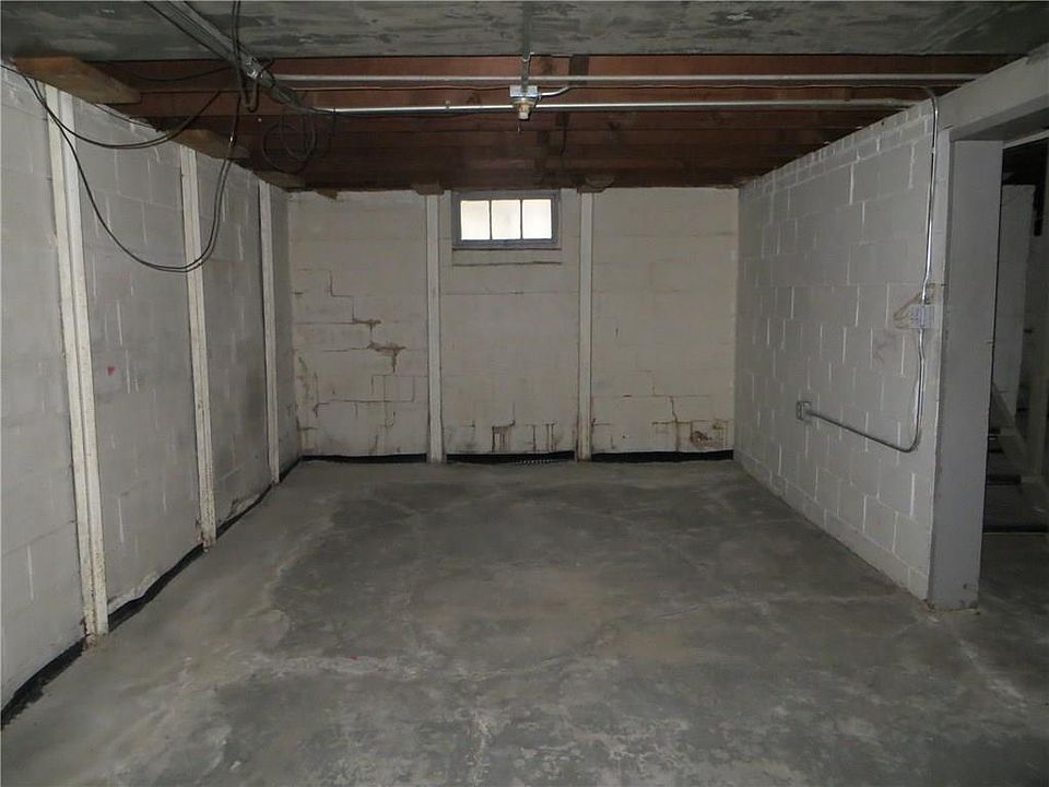 2nd image of 2500 44th St
