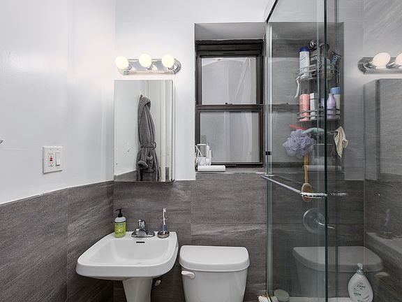5th image of 204 W 88th St #3B