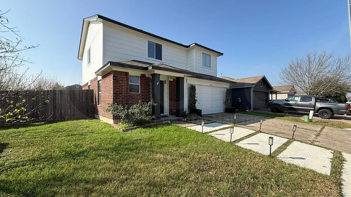 3 bed, 2.5 bath, 1589 sqft, $1,799 — Photo 2
