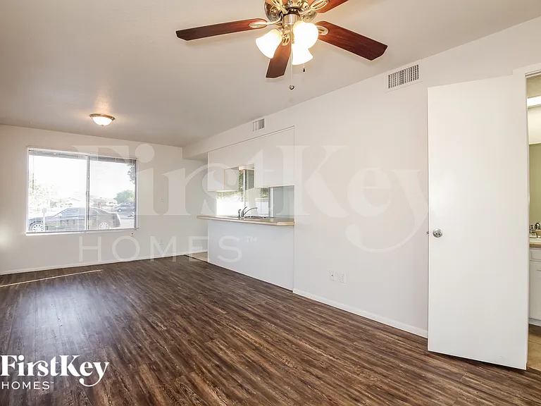 1708 W Behrend Dr — Photo 5