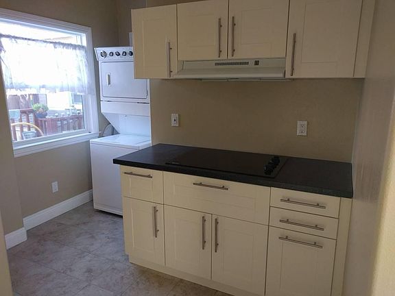 3rd image of 470 N 12th St