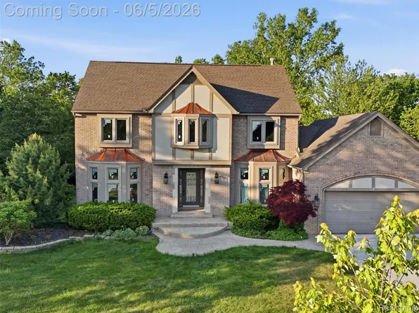 1232 Bradbury Dr, Troy, MI 48098