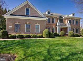 2910 Fox Mill Manor Dr, Oakton, VA 22124