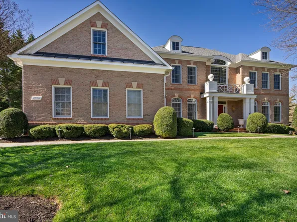 2910 Fox Mill Manor Dr, Oakton, VA 22124