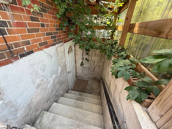 2nd image of 1074 Briar Hill Ave #Basement