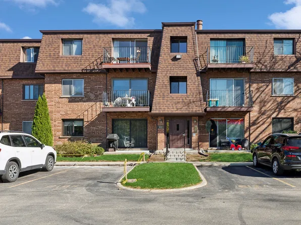 612 Cobblestone Cir APT E, Glenview, IL 60025