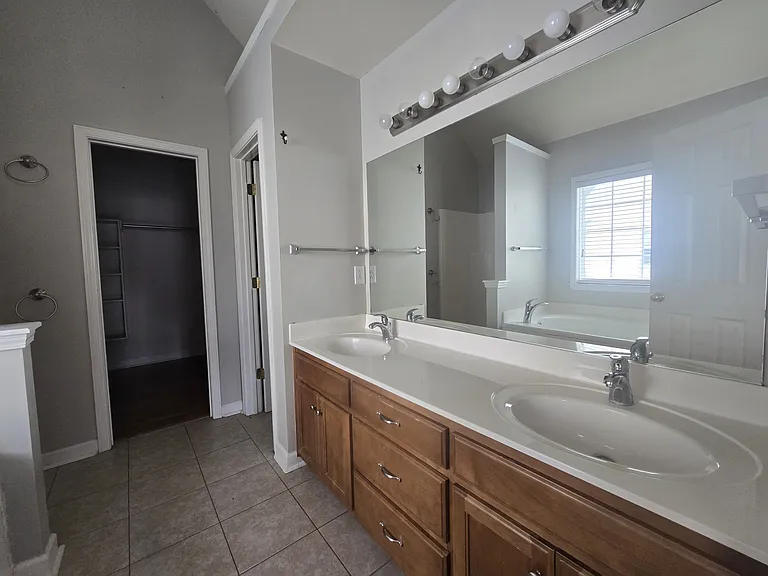 2229 Dewey Dr — Photo 12