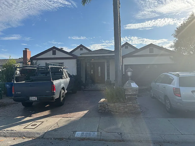 8801 Croydon Ave — Photo 2