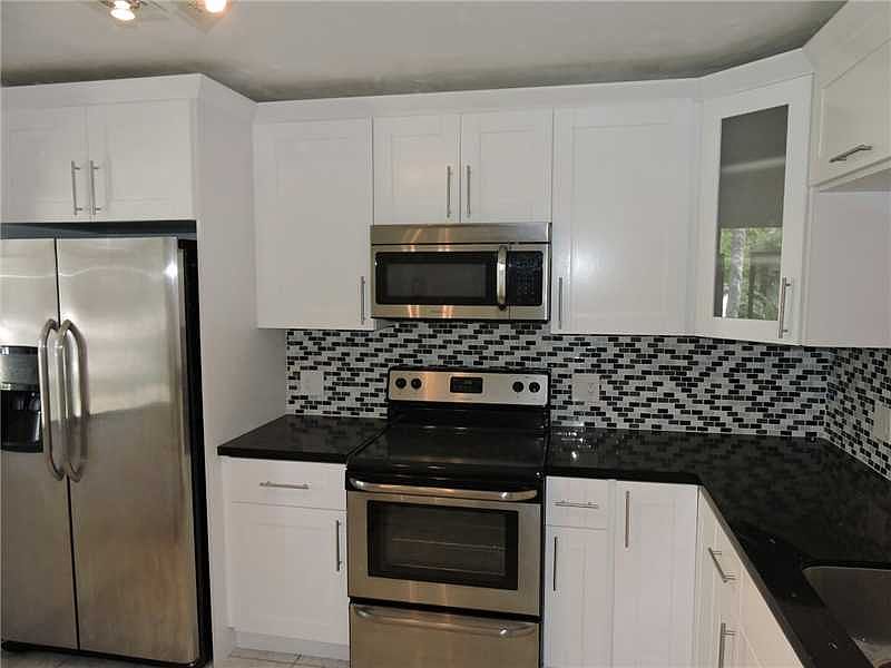 1st image of 427 Lakeview Dr APT 203