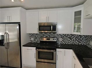427 Lakeview Dr APT 203, Weston, FL 33326