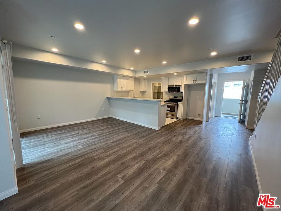1st image of 1529 N Kingsley Dr #3