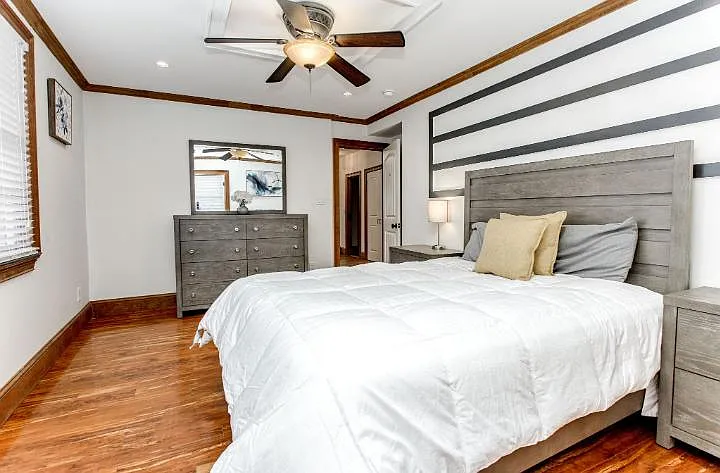 4 bed, 5.0 bath, 2600 sqft, $1,412 — Photo 2