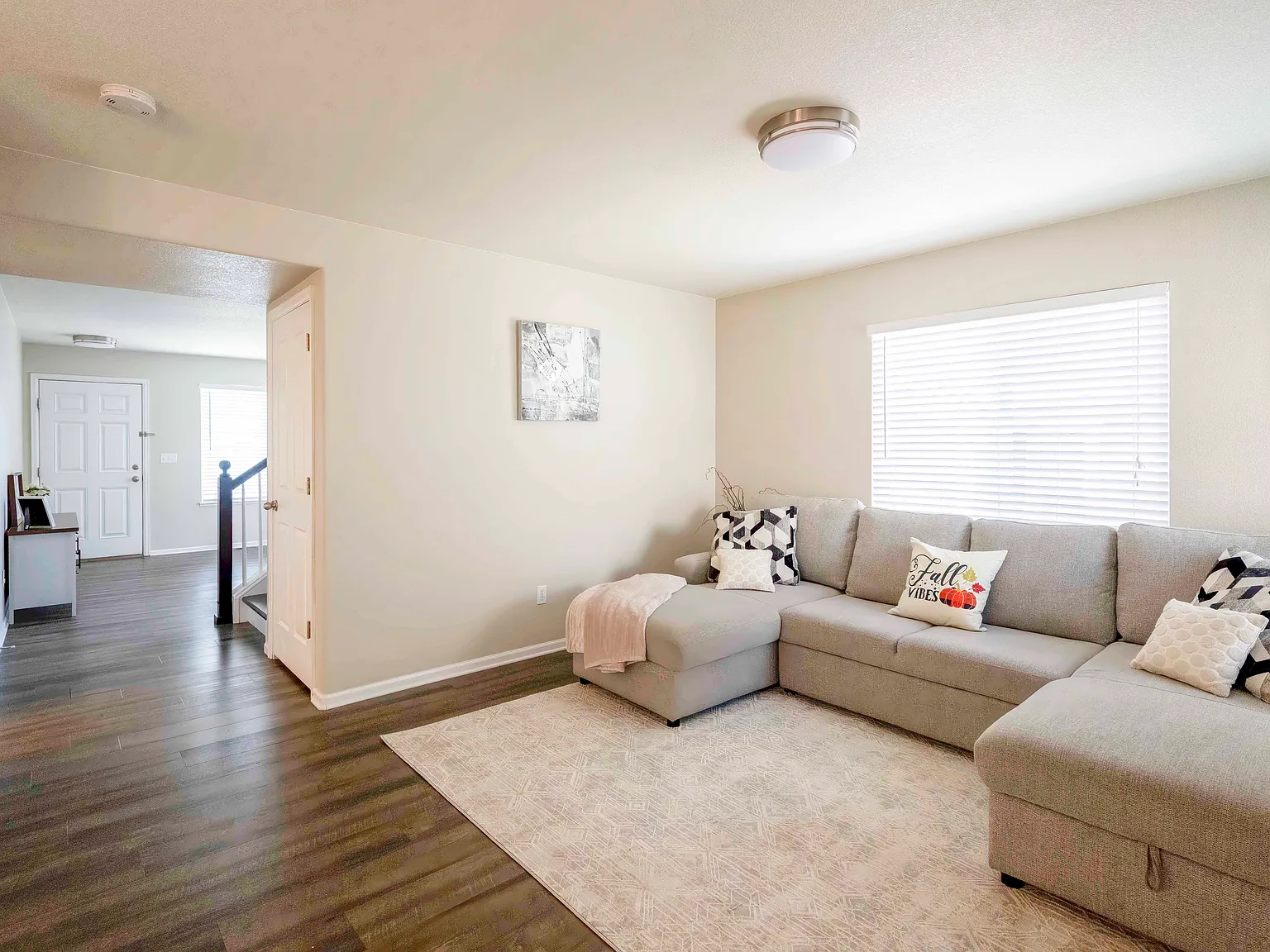 4 bed, 2880 sqft, $2,700 — Photo 3