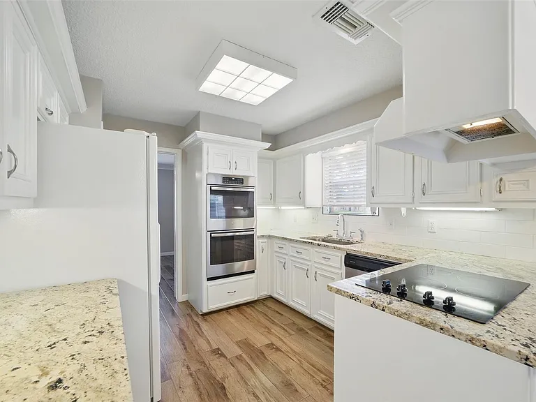 22406 Prince George St — Photo 11