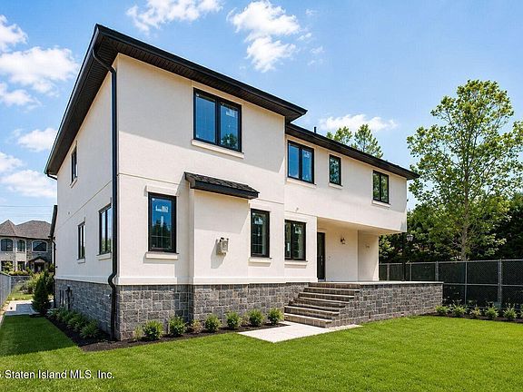 3rd image of 488 Butler Blvd